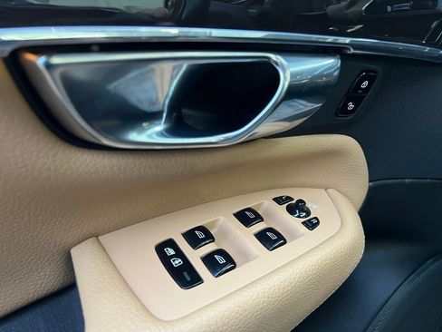 Used 2018 Volvo XC90 T5 Momentum w/ Convenience Package image 45