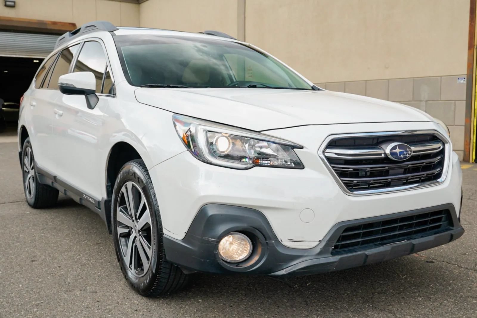 Used 2018 Subaru Outback 2.5i Limited w/ Popular Package #2 AWD/4WD image 3
