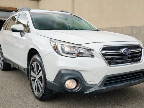Used 2018 Subaru Outback 2.5i Limited w/ Popular Package #2 AWD/4WD image 3
