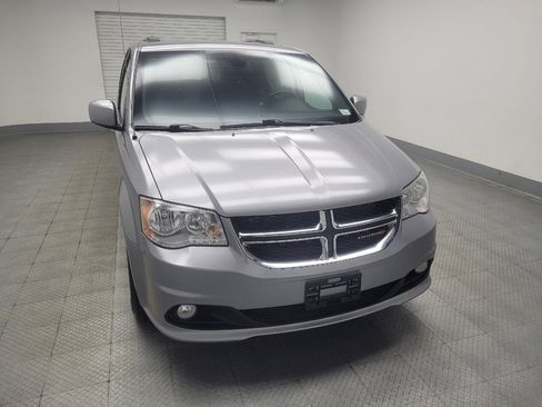 Used 2019 Dodge Grand Caravan SXT FWD image 14