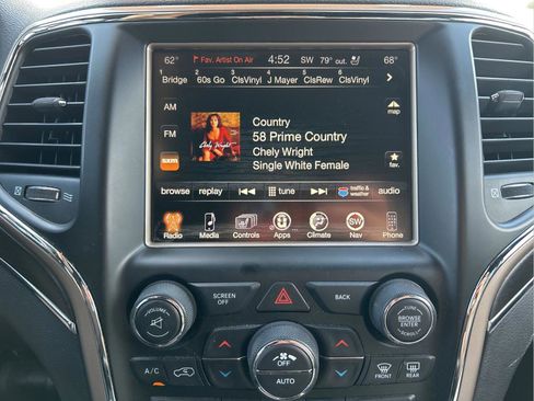 Used 2015 Jeep Grand Cherokee Limited w/ Luxury Group II image 16