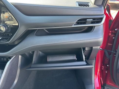 Used 2023 Toyota Highlander XSE image 38