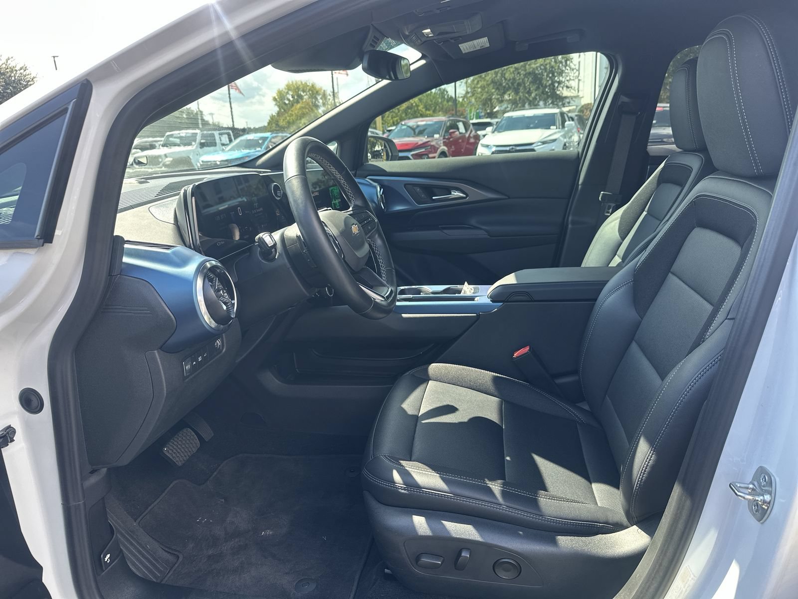 Used 2024 Chevrolet Equinox EV LT w/ LPO, Active Package FWD image 16