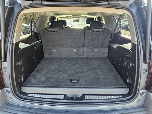 Used 2018 Chevrolet Suburban LT image 15