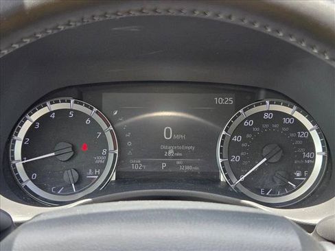 Used 2025 Toyota Highlander LE FWD image 11