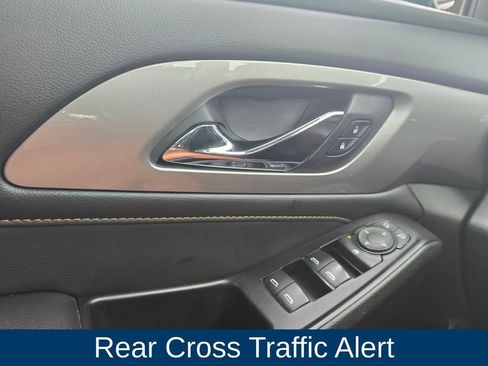 Used 2019 Chevrolet Traverse LT FWD image 23
