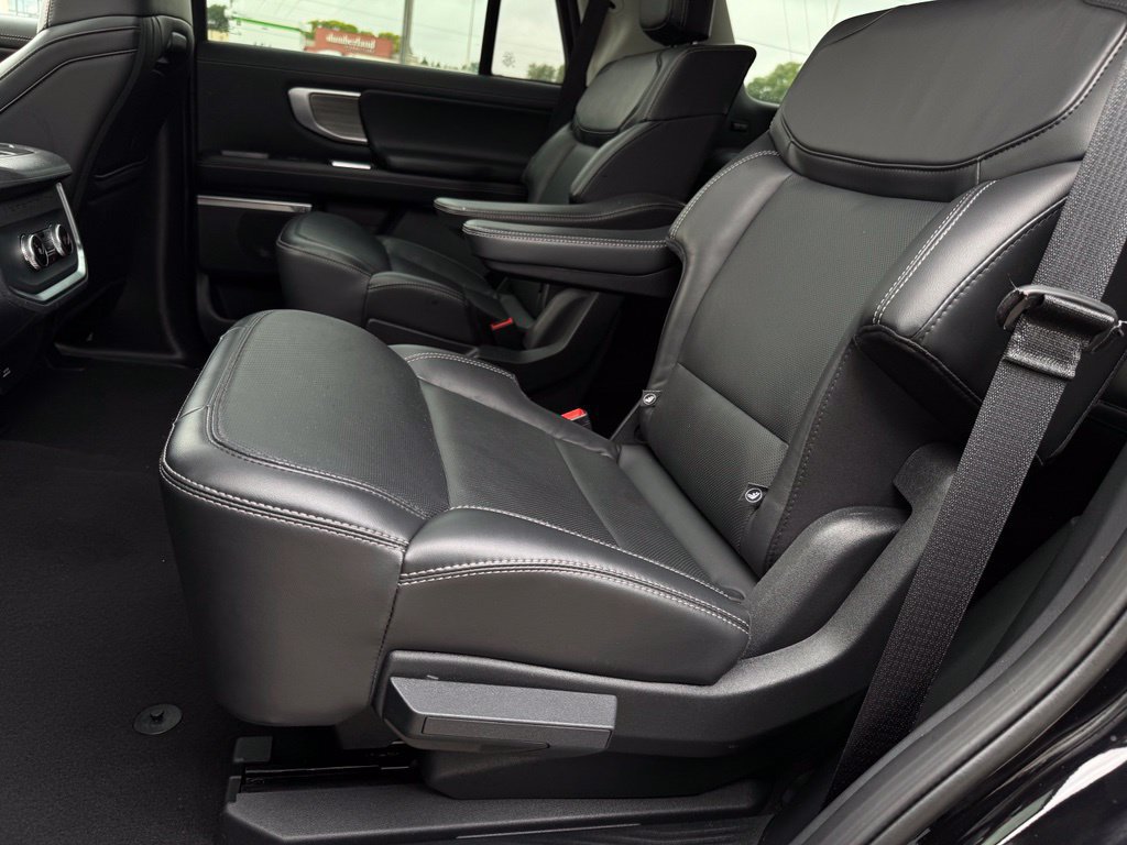 Used 2025 Ford Expedition Platinum AWD/4WD image 12