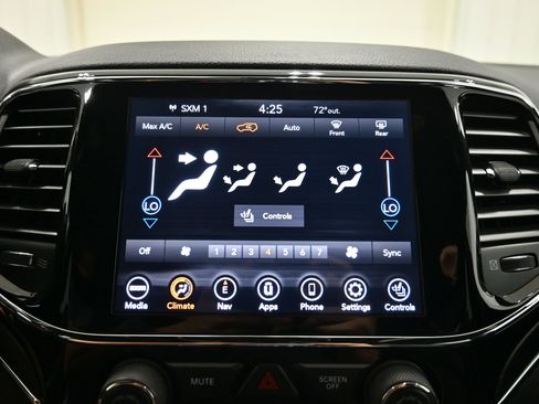 Used 2019 Jeep Grand Cherokee Limited AWD/4WD image 13