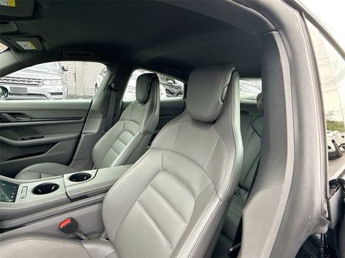 Used 2021 Porsche Taycan image 21