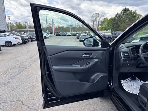 Used 2024 Nissan Rogue SV AWD/4WD image 26