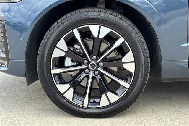 Used 2026 Volvo XC60 B5 Plus w/ Protection Package Premier AWD/4WD image 32