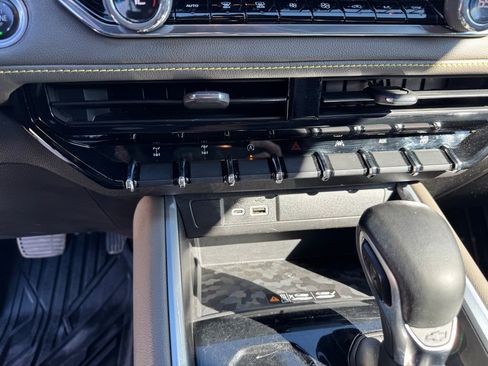 Used 2024 Chevrolet Colorado ZR2 w/ ZR2 Convenience Package III image 14