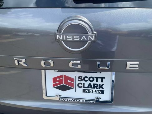 Used 2023 Nissan Rogue S AWD/4WD image 13