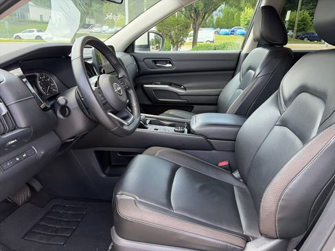 Used 2023 Nissan Pathfinder SL AWD/4WD image 12