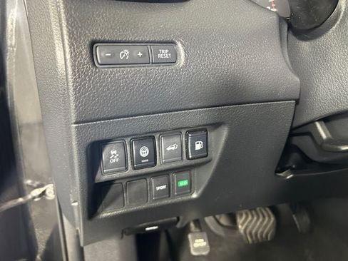 Used 2019 Nissan Rogue SV FWD image 19