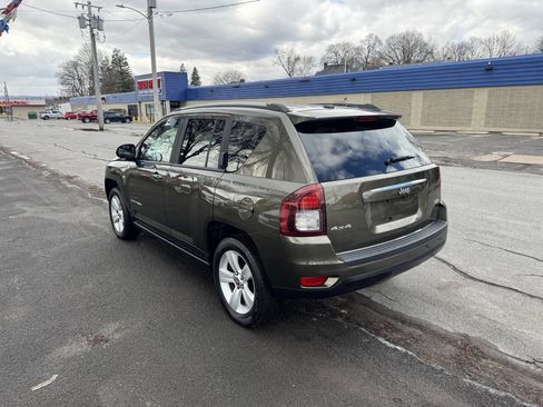 Used 2016 Jeep Compass Latitude image 4