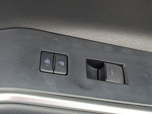 Used 2022 Toyota Highlander XLE image 40