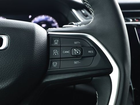 Certified 2025 Jeep Grand Cherokee Laredo w/ Luxury Tech Group I AWD/4WD image 14
