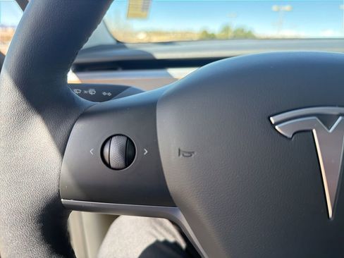 Used 2023 Tesla Model Y Long Range AWD/4WD image 19
