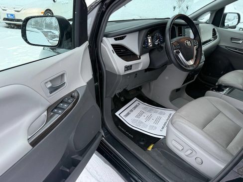Used 2019 Toyota Sienna XLE Premium image 21