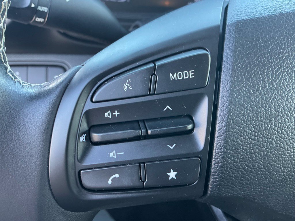 Certified 2023 Hyundai Venue Limited FWD image 19