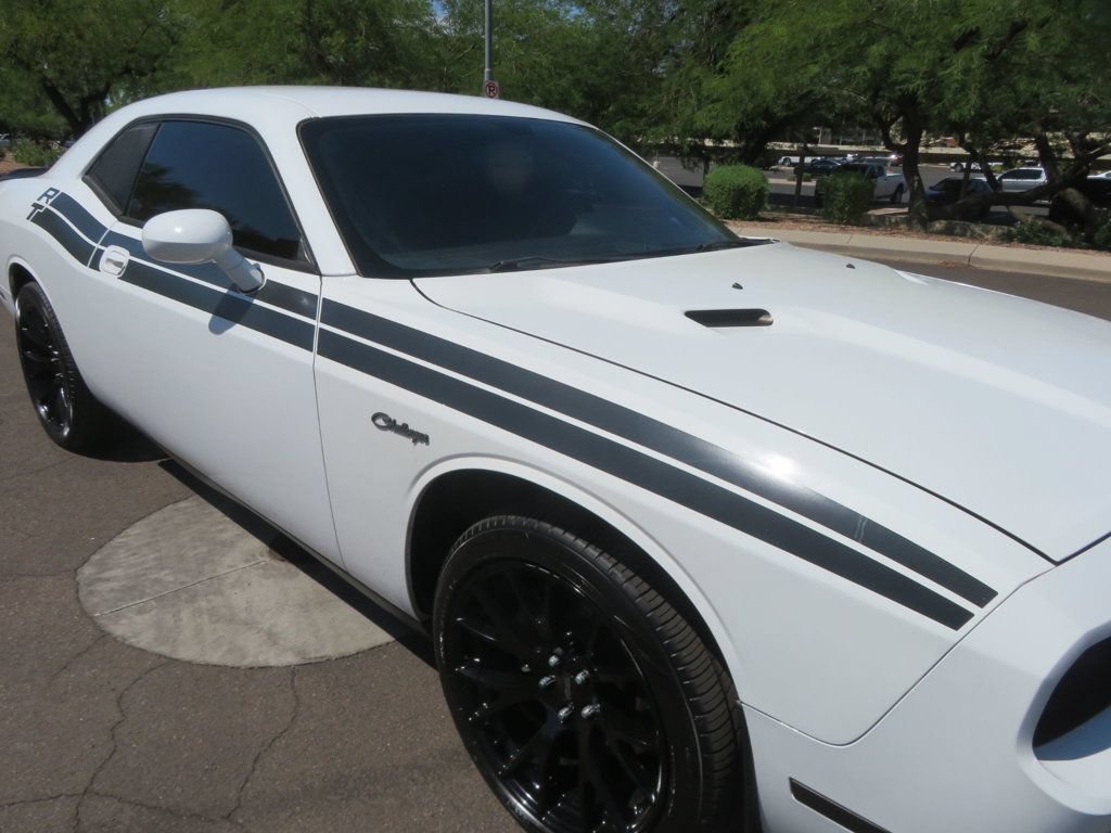 Used 2010 Dodge Challenger R/T RWD image 9