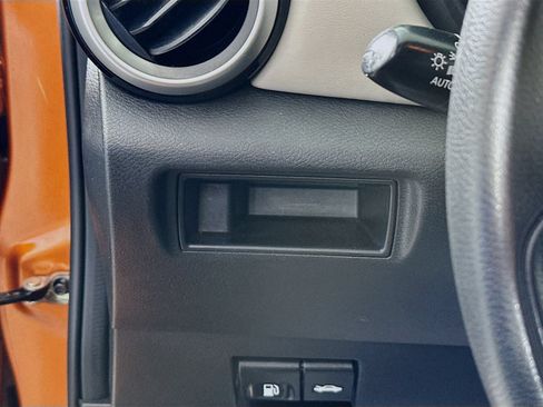 Used 2020 Nissan Versa SV FWD image 10