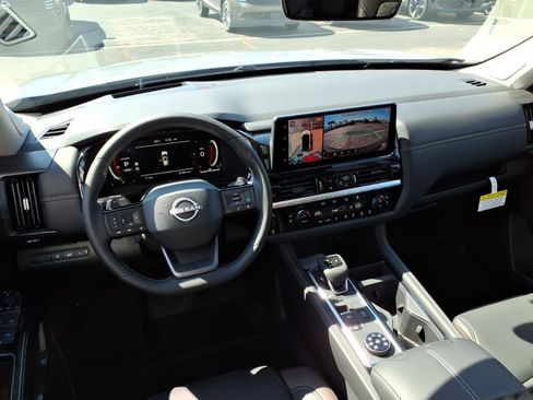 New 2026 Nissan Pathfinder Platinum AWD/4WD image 6