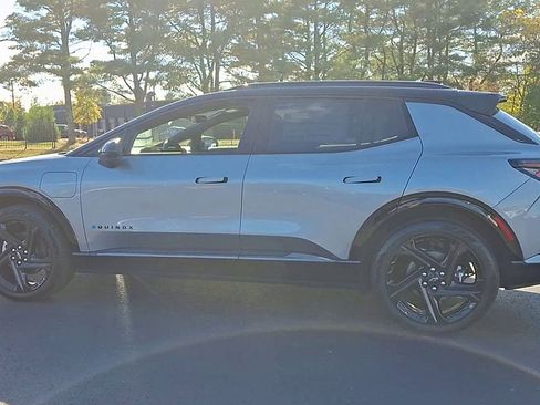 New 2026 Chevrolet Equinox EV RS image 9