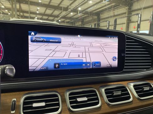 Used 2025 Mercedes-Benz GLS 450 4MATIC w/ AMG Line Exterior image 7