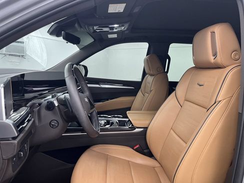 Used 2025 Cadillac Escalade Premium Luxury RWD image 9