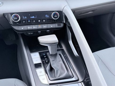 Used 2022 Hyundai Elantra SEL w/ Convenience + Premium Package FWD image 20