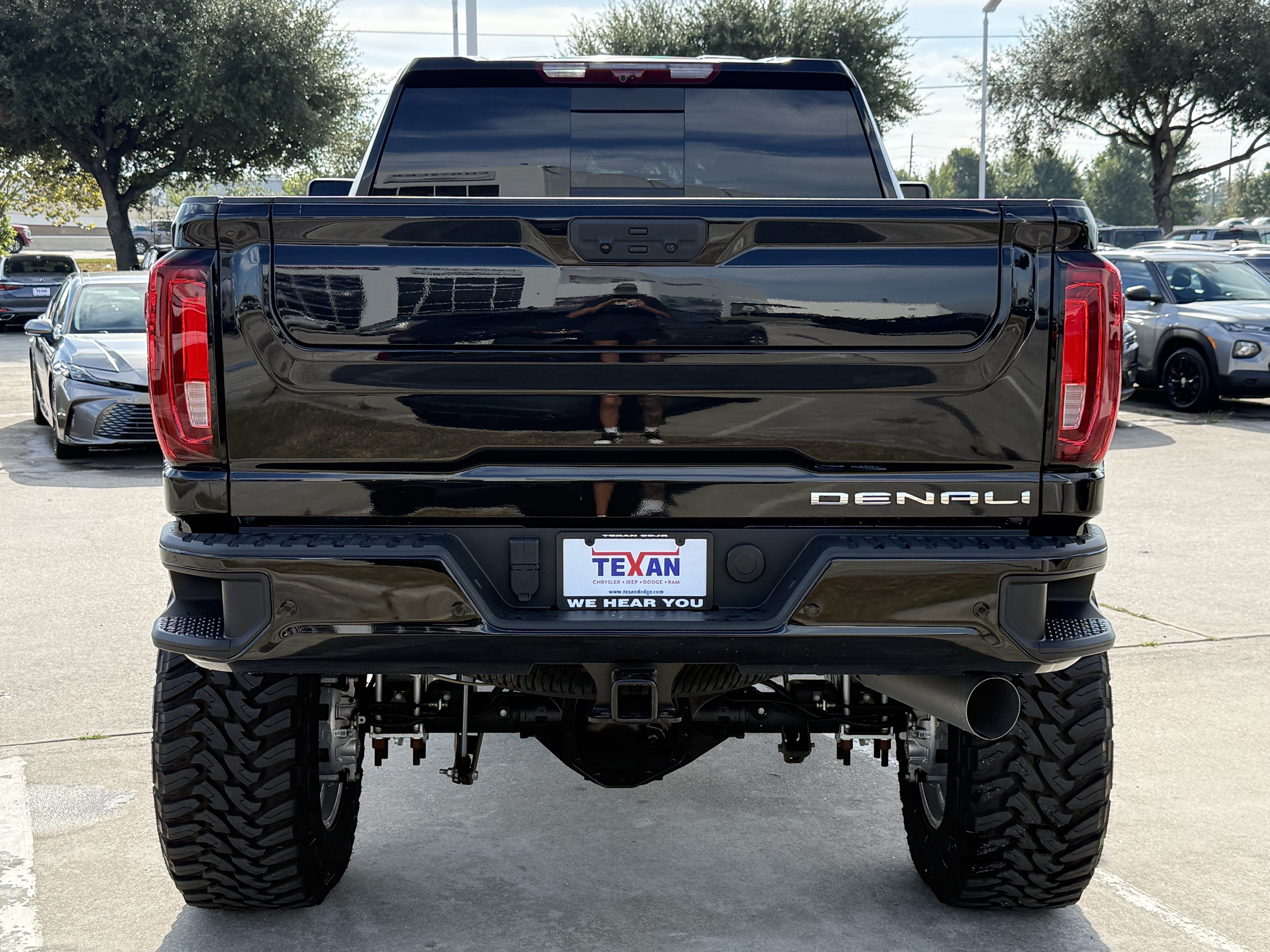 Used 2021 GMC Sierra 2500 Denali w/ Denali Black Diamond Edition AWD/4WD image 6