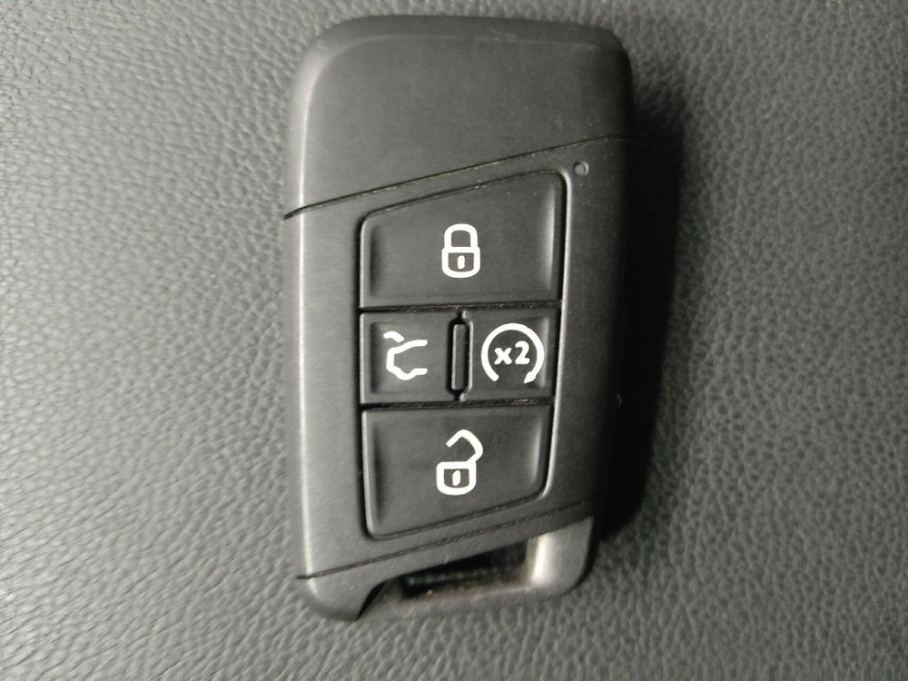 Used 2023 Volkswagen Taos SE w/ Panoramic Sunroof Package FWD image 32