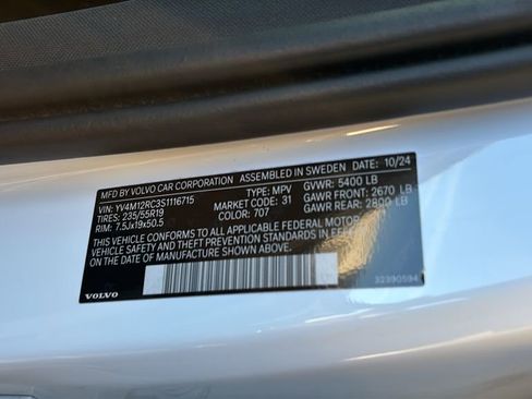 Certified 2025 Volvo XC60 B5 Plus image 33