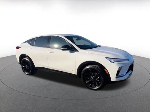 Used 2025 Buick Envista Sport Touring image 2