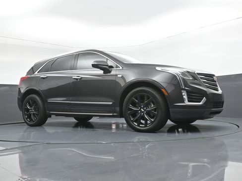 Used 2017 Cadillac XT5 Premium Luxury FWD image 25