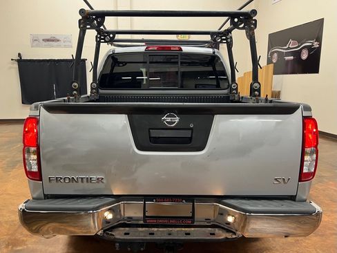 Used 2018 Nissan Frontier SV RWD image 8