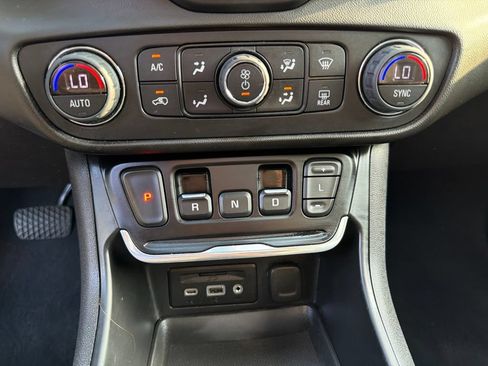 Used 2020 GMC Terrain SLT w/ Preferred Package AWD/4WD image 21