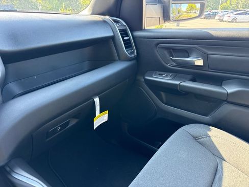 Used 2026 RAM 1500 Express AWD/4WD image 17