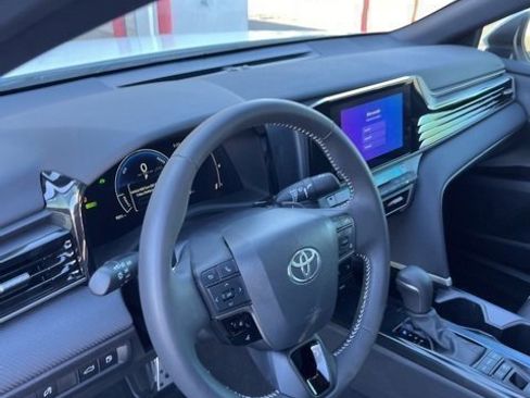 Used 2025 Toyota Camry SE image 13