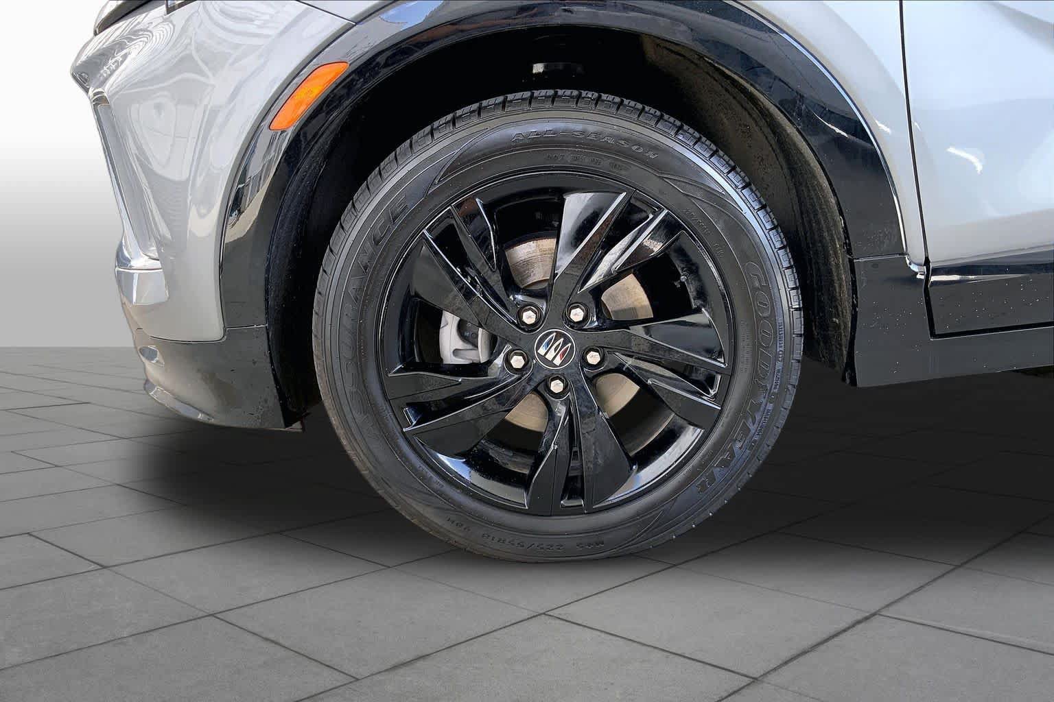 Used 2024 Buick Encore GX Sport Touring FWD image 11