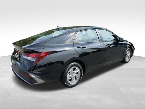 Certified 2026 Hyundai Elantra SE w/ Cargo Package FWD image 7