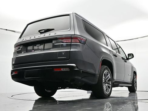 Used 2024 Jeep Wagoneer L Series II image 44