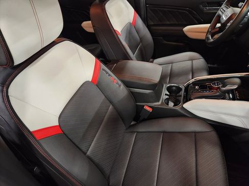 Used 2023 GMC Canyon AT4X image 32