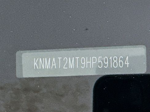 Used 2017 Nissan Rogue SV image 12