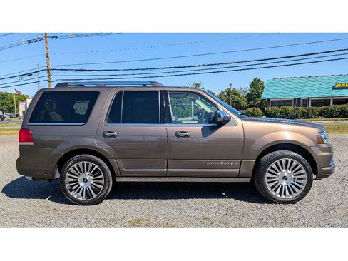 Used 2016 Lincoln Navigator Reserve image 8