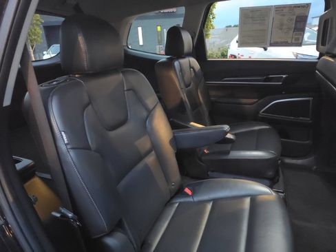 Used 2025 Kia Telluride S AWD/4WD image 17