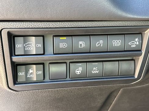 Used 2023 Toyota Sequoia Platinum AWD/4WD image 27