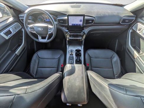 Used 2023 Ford Explorer Limited image 18